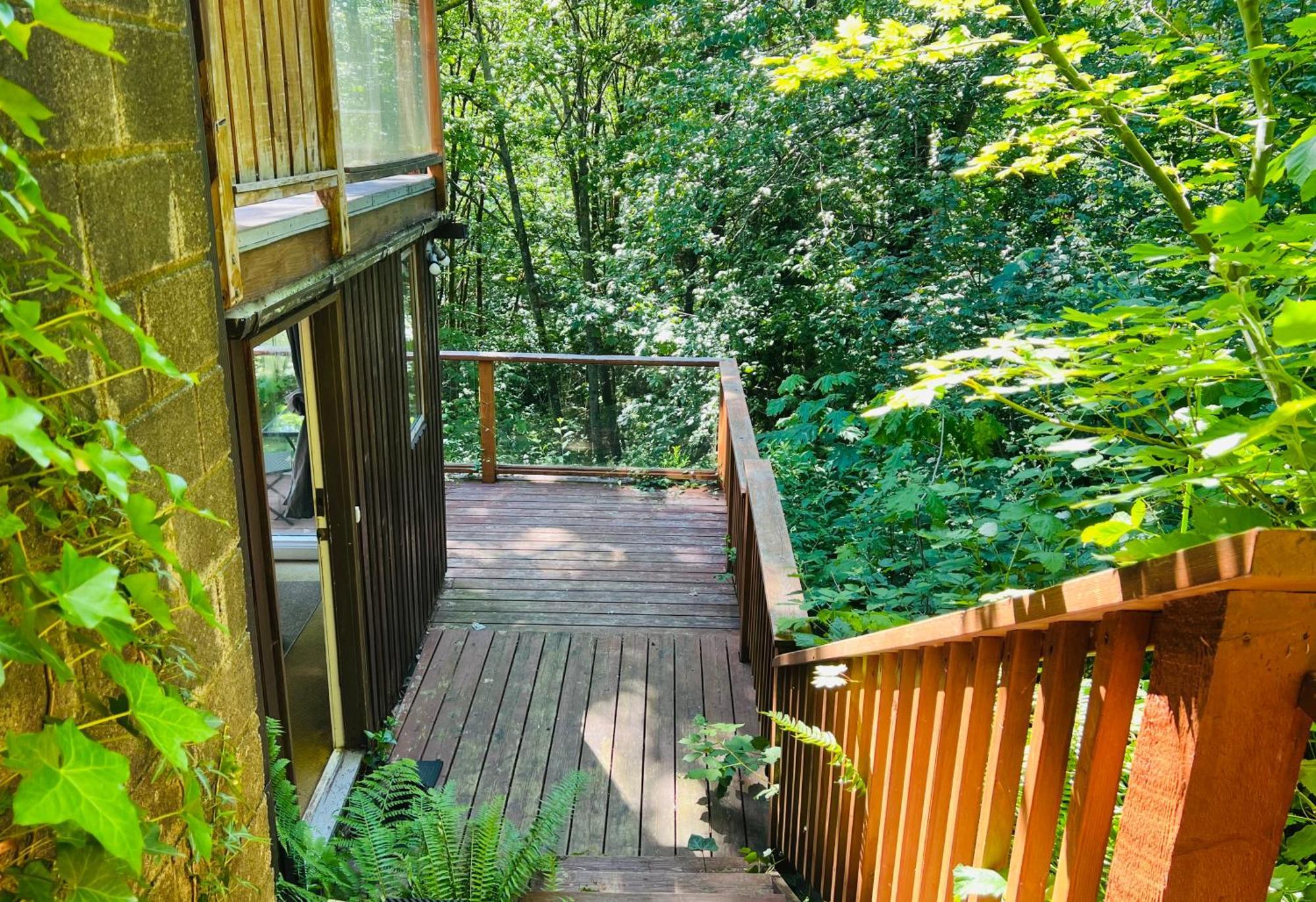 Creekside Private Suite นอร์ทแวนคูเวอร์ ภายนอก รูปภาพ
