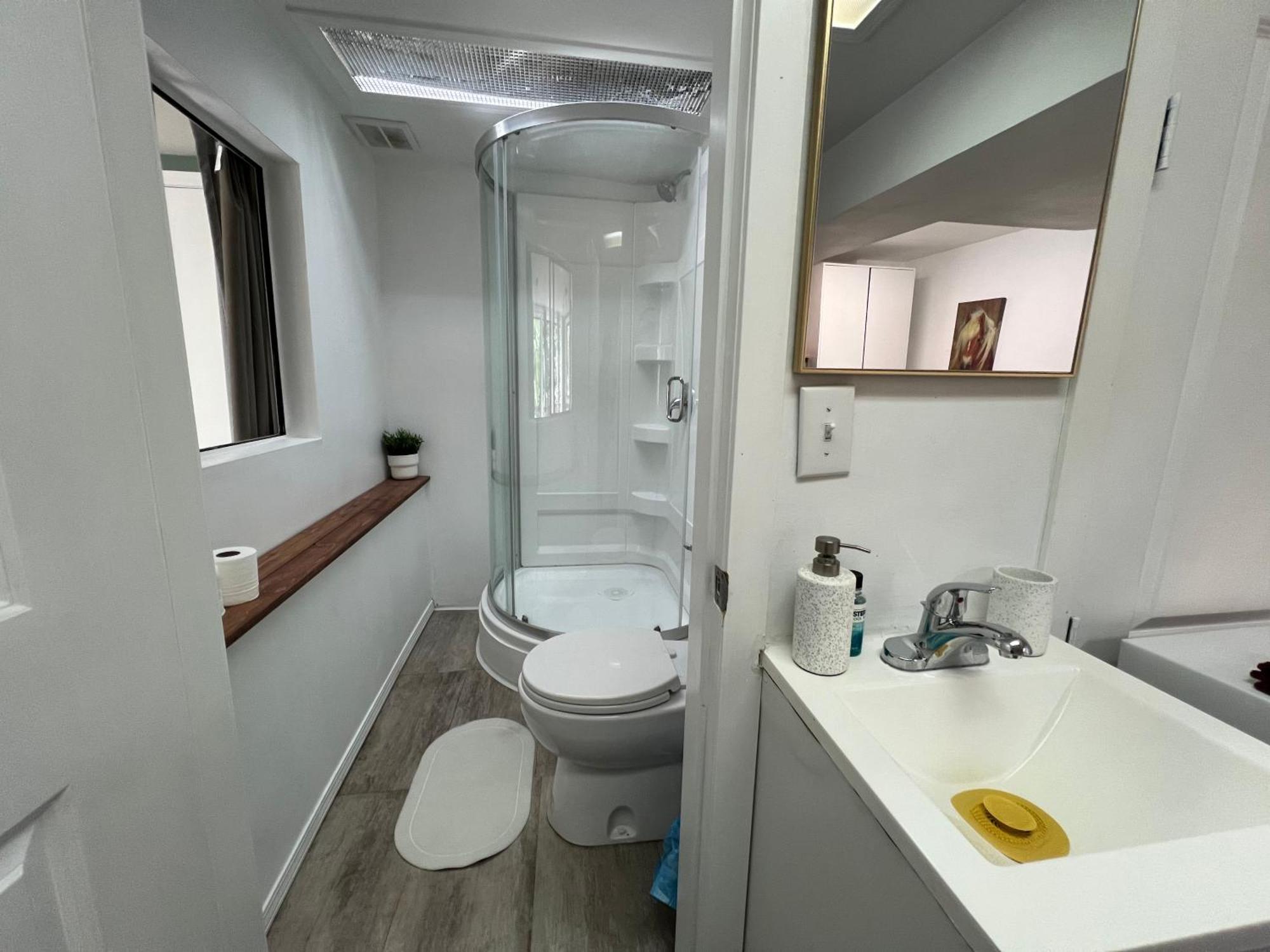 Creekside Private Suite นอร์ทแวนคูเวอร์ ภายนอก รูปภาพ