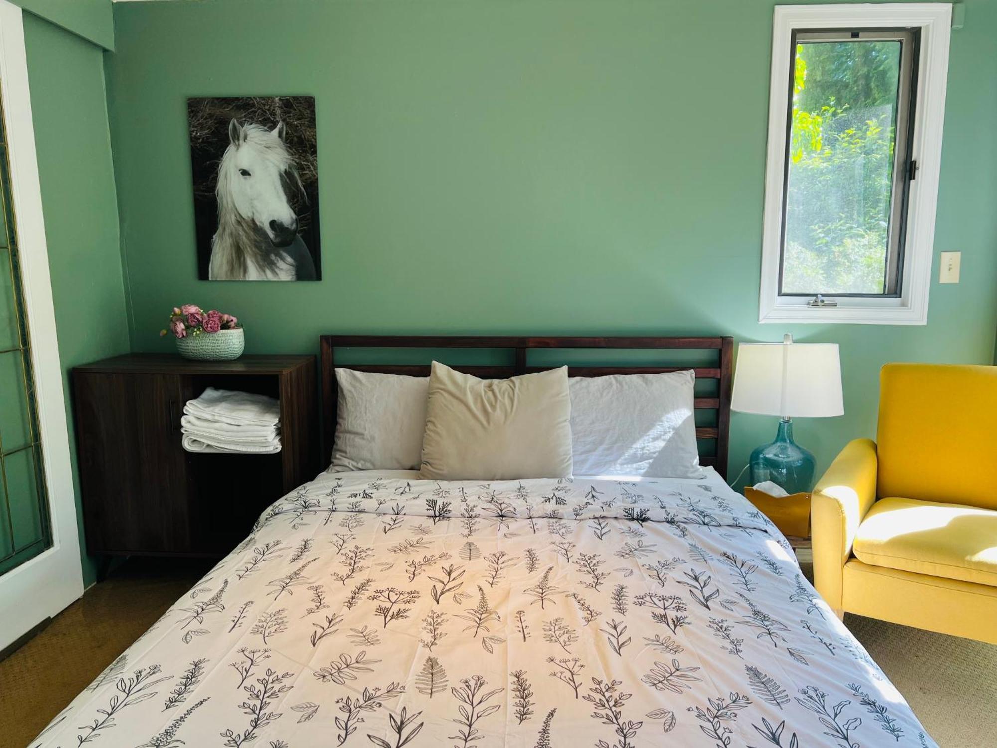 Creekside Private Suite นอร์ทแวนคูเวอร์ ภายนอก รูปภาพ